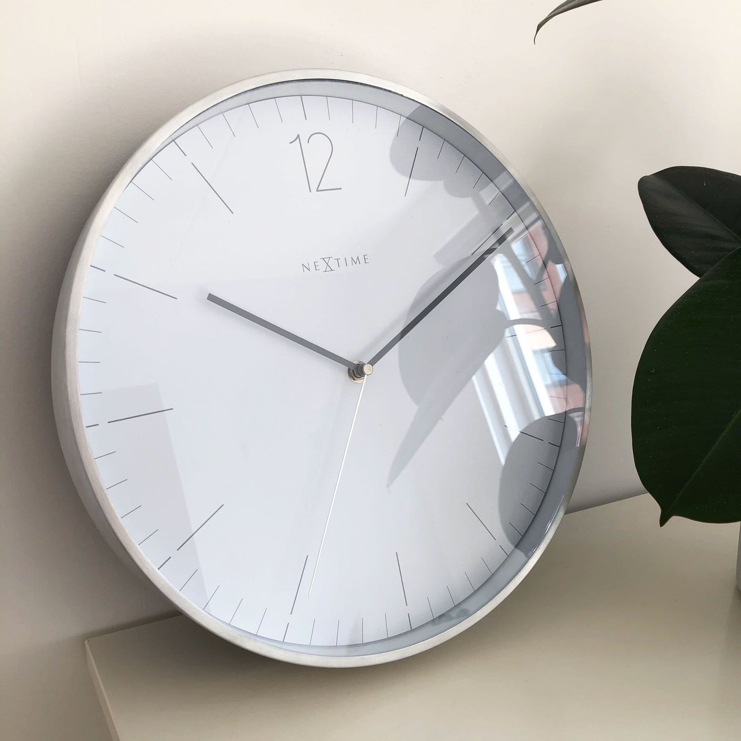 NeXtime Essential Silver - Geruisloze wandklok - 34 cm