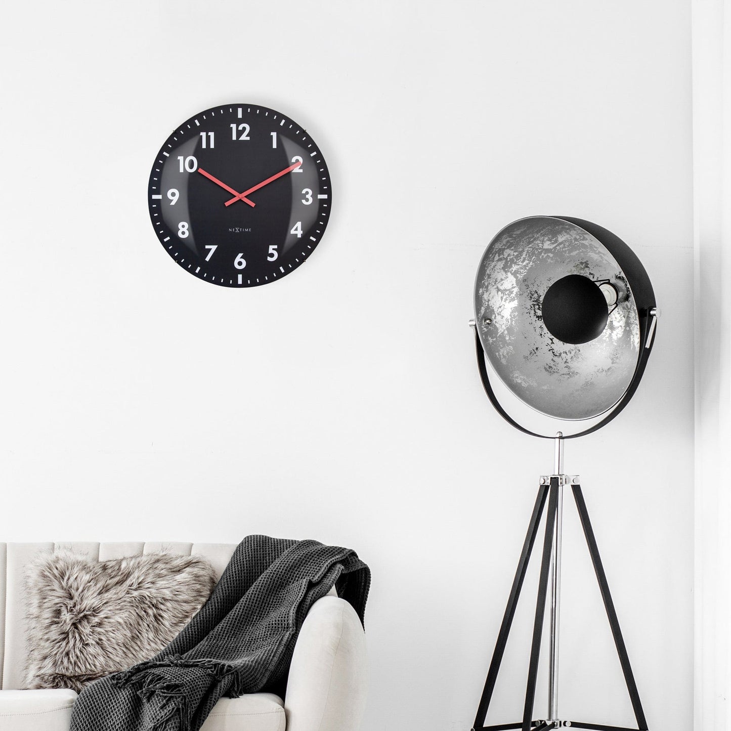 NeXtime Duomo 50 - Stille wandklok met glazen koepel - 50cm