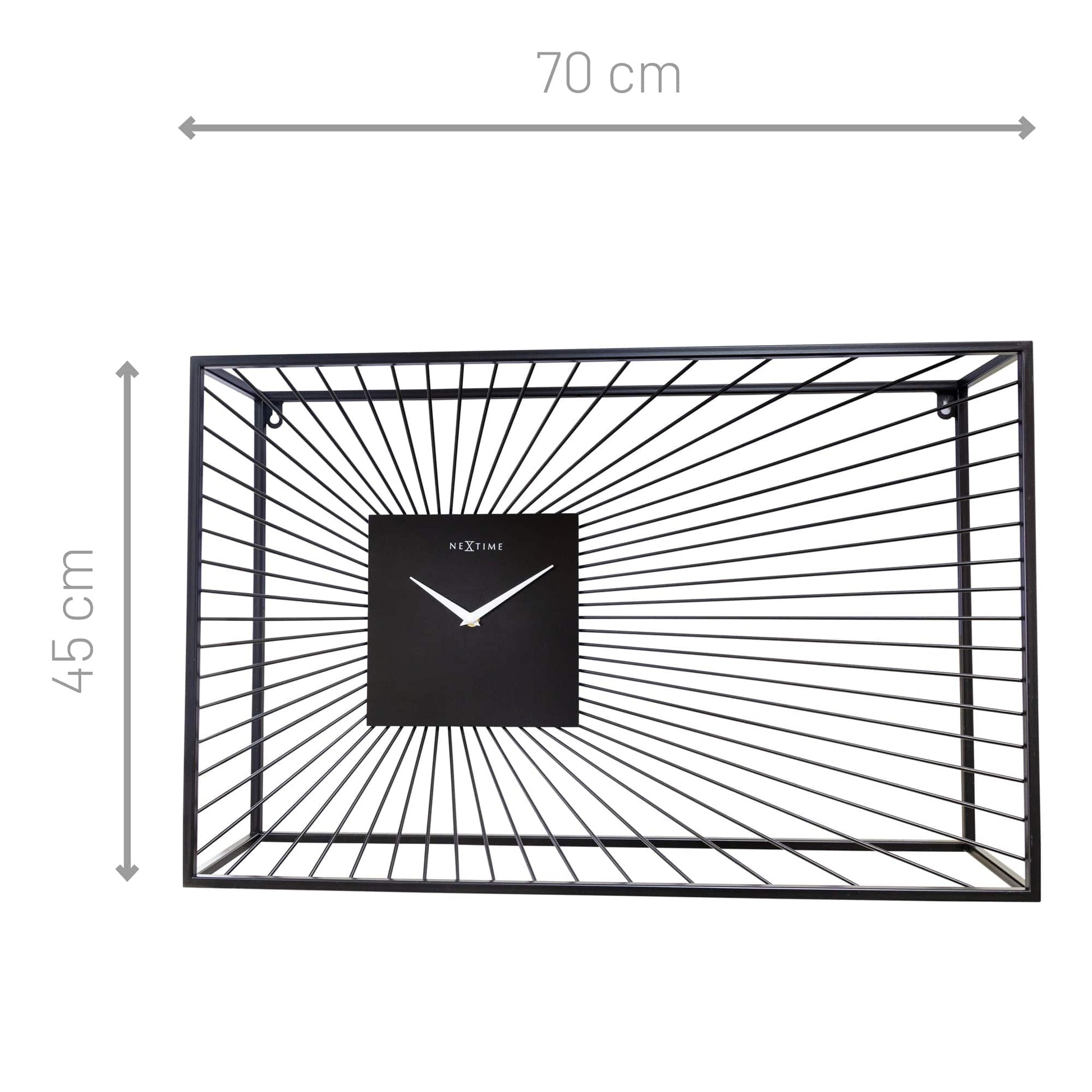 Een moderne wandklok met zwart metalen frame en zonnestraalontwerp, voorzien van een minimalistisch zwart wijzerplaatje met witte wijzers. Ideaal voor een stijlvolle woonkamer of kantoordecoratie.