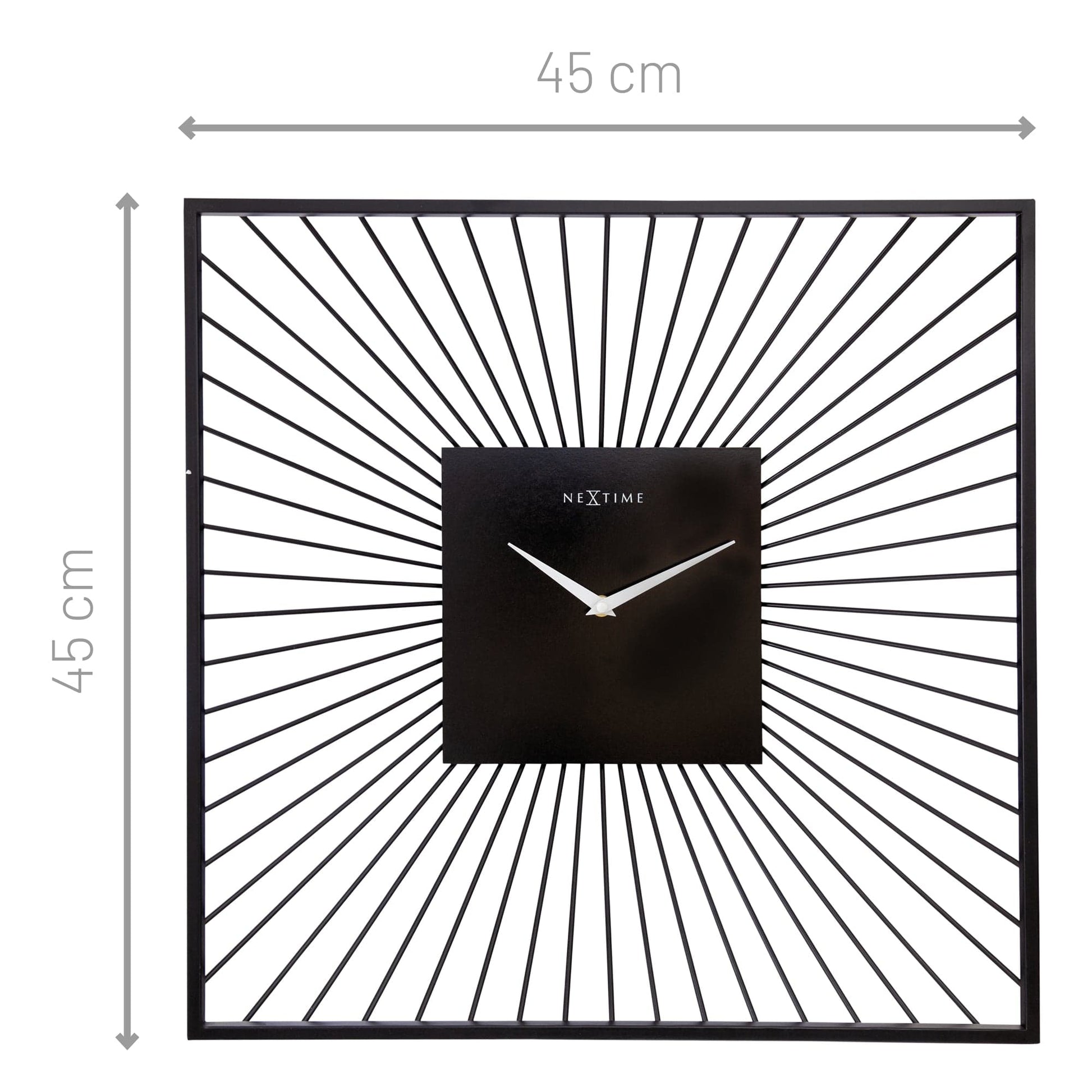 Een moderne, zwarte wandklok met zonnestraalontwerp en zilverkleurige wijzers. Geschikt voor minimalistische interieurs en moderne woonkamers, met een stijlvolle, industriële uitstraling.