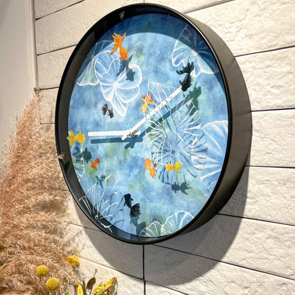 NeXtime Pond - Artistiek waterlandschap - Blauwe wandklok 30cm