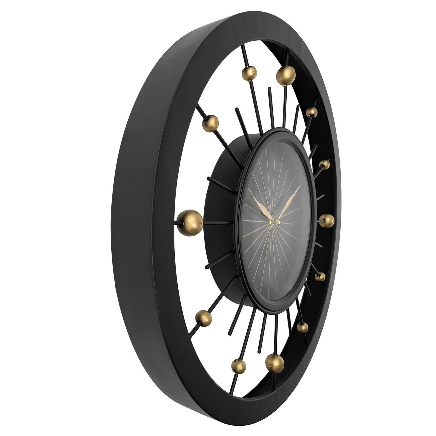 Een moderne wandklok met zwart metalen frame en goudkleurige accenten, voor een stijlvolle decoratie in woonkamer of kantoor. Zichtbare wijzers en het merk 'NEXTIME' versterken de elegante, minimalistische esthetiek.
