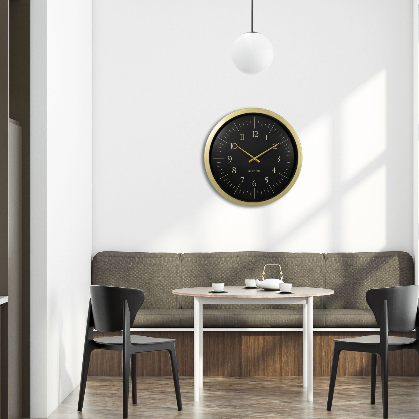 Comnox - NeXtime - Wandklok 40 cm - Elegantie en Stijlvol Design - Subtiel Gouden Accenten - 40 cm - Zwart/Wit
