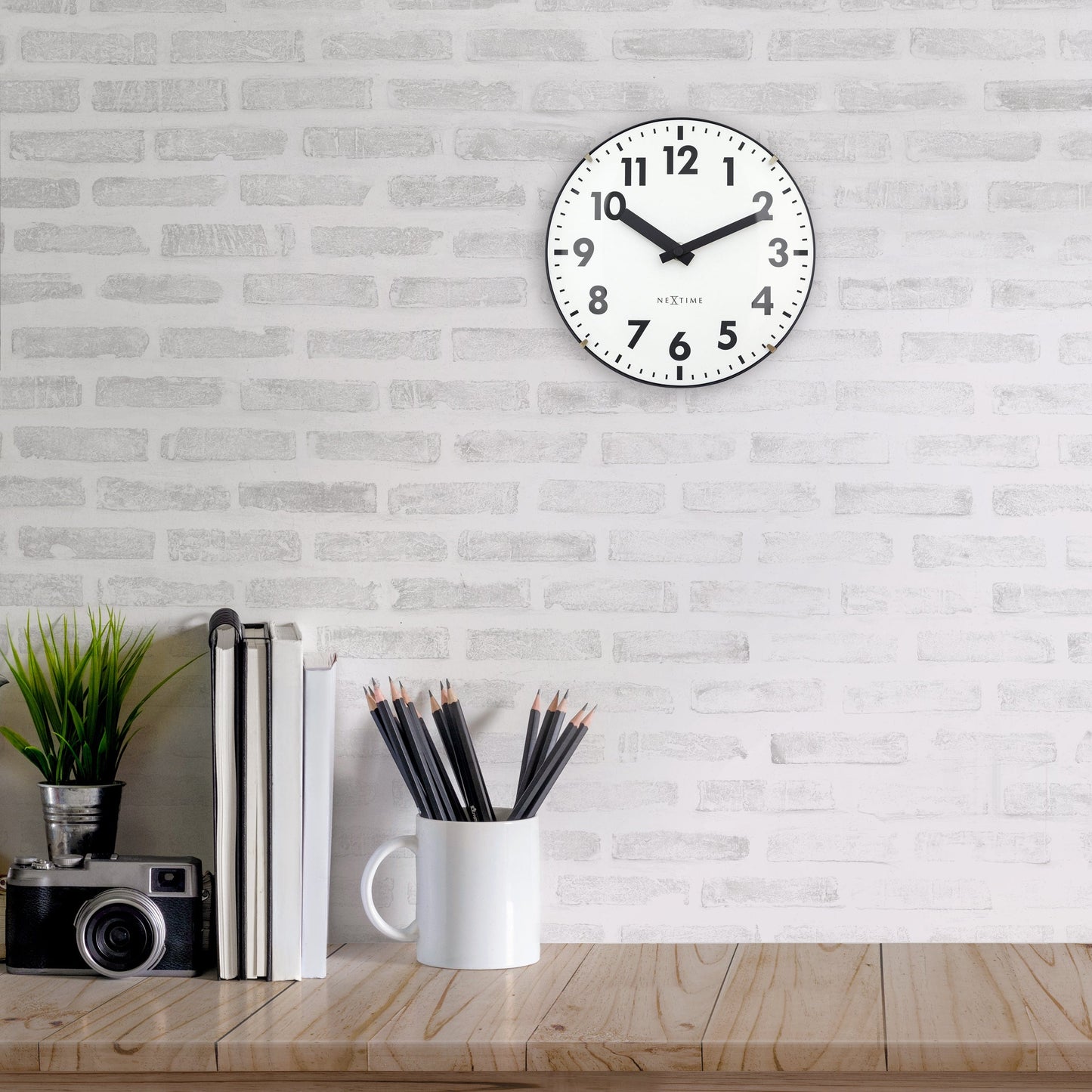 NeXtime Duomo Mini - Stille designklok met koepelglas - 20cm