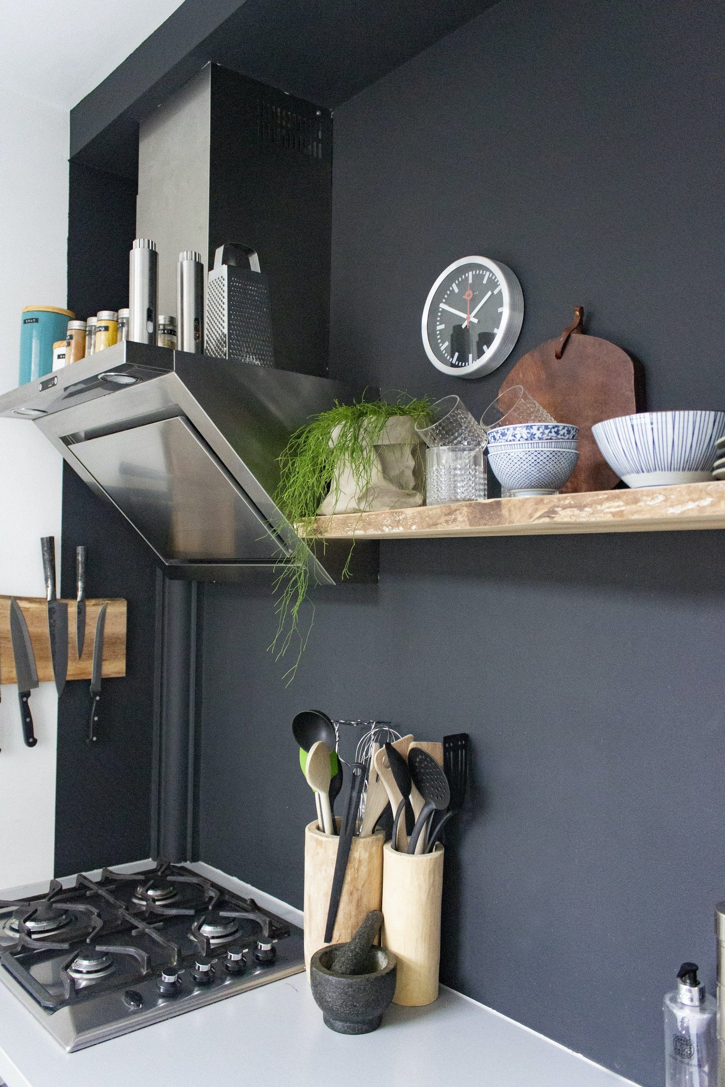 NeXtime Station Stripe - Stijlvolle Wandklok en Tafelklok - Zwart Aluminium