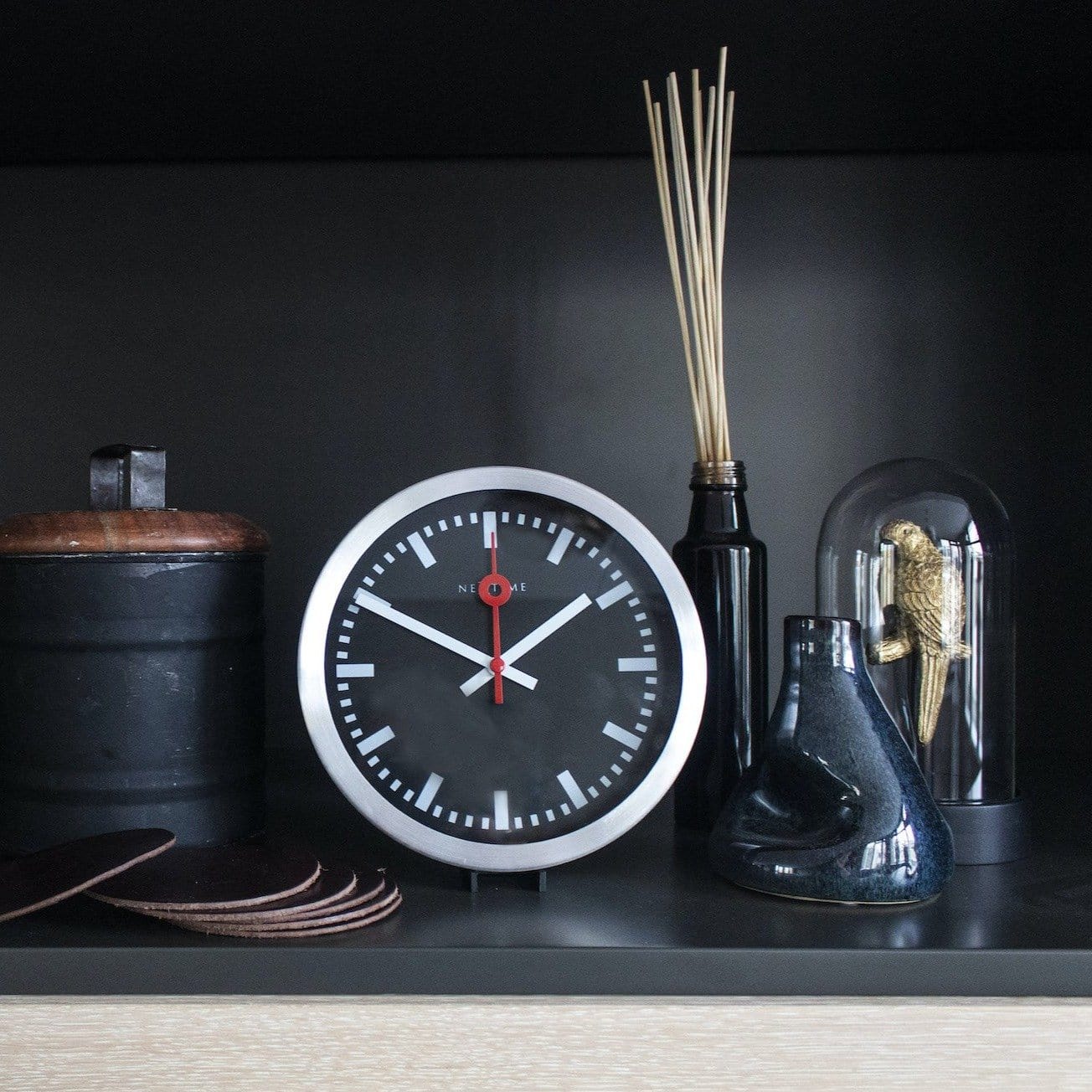 NeXtime Station Stripe - Stijlvolle Wandklok en Tafelklok - Zwart Aluminium
