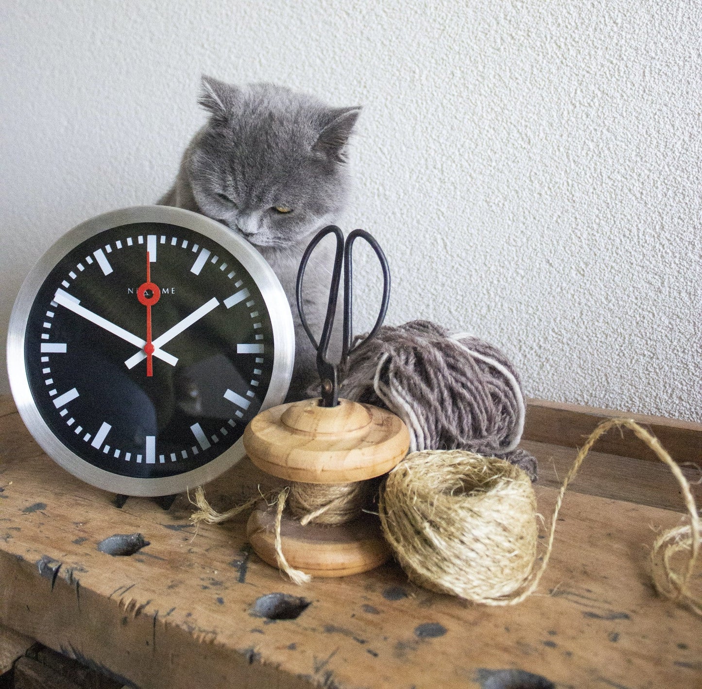 NeXtime Station Stripe - Stijlvolle Wandklok en Tafelklok - Zwart Aluminium