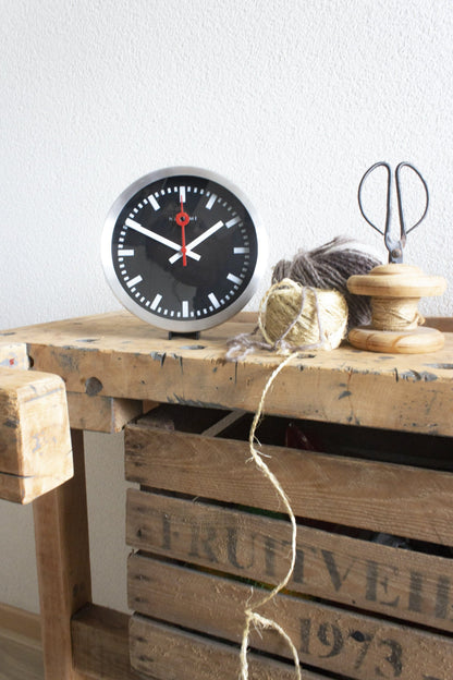 NeXtime Station Stripe - Stijlvolle Wandklok en Tafelklok - Zwart Aluminium