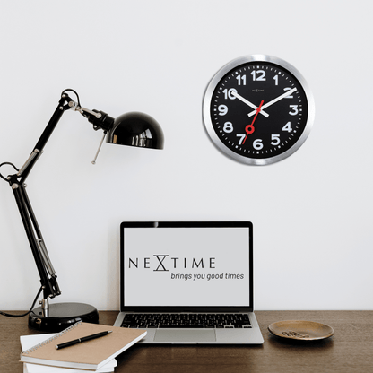 NeXtime Station - Stille Wandklok en Tafelklok - Zwart Aluminium