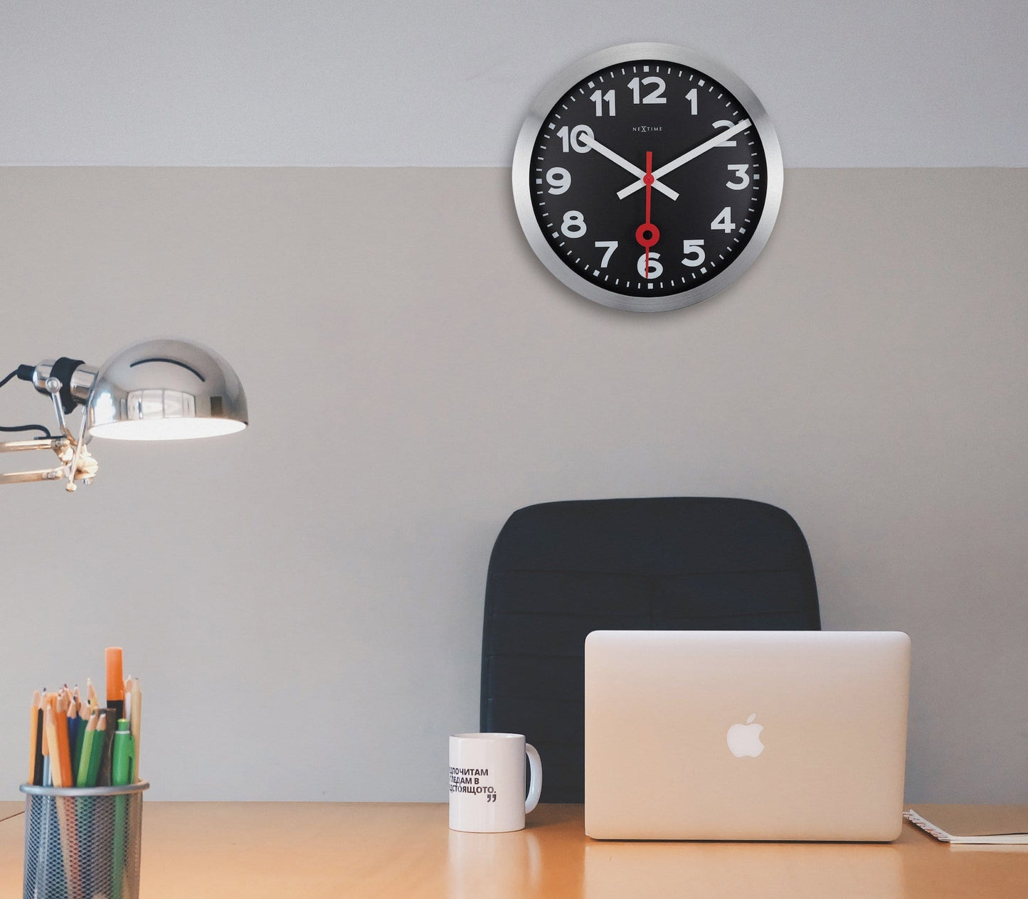 NeXtime Station - Stille Wandklok en Tafelklok - Zwart Aluminium