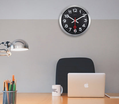 NeXtime Station - Stille Wandklok en Tafelklok - Zwart Aluminium