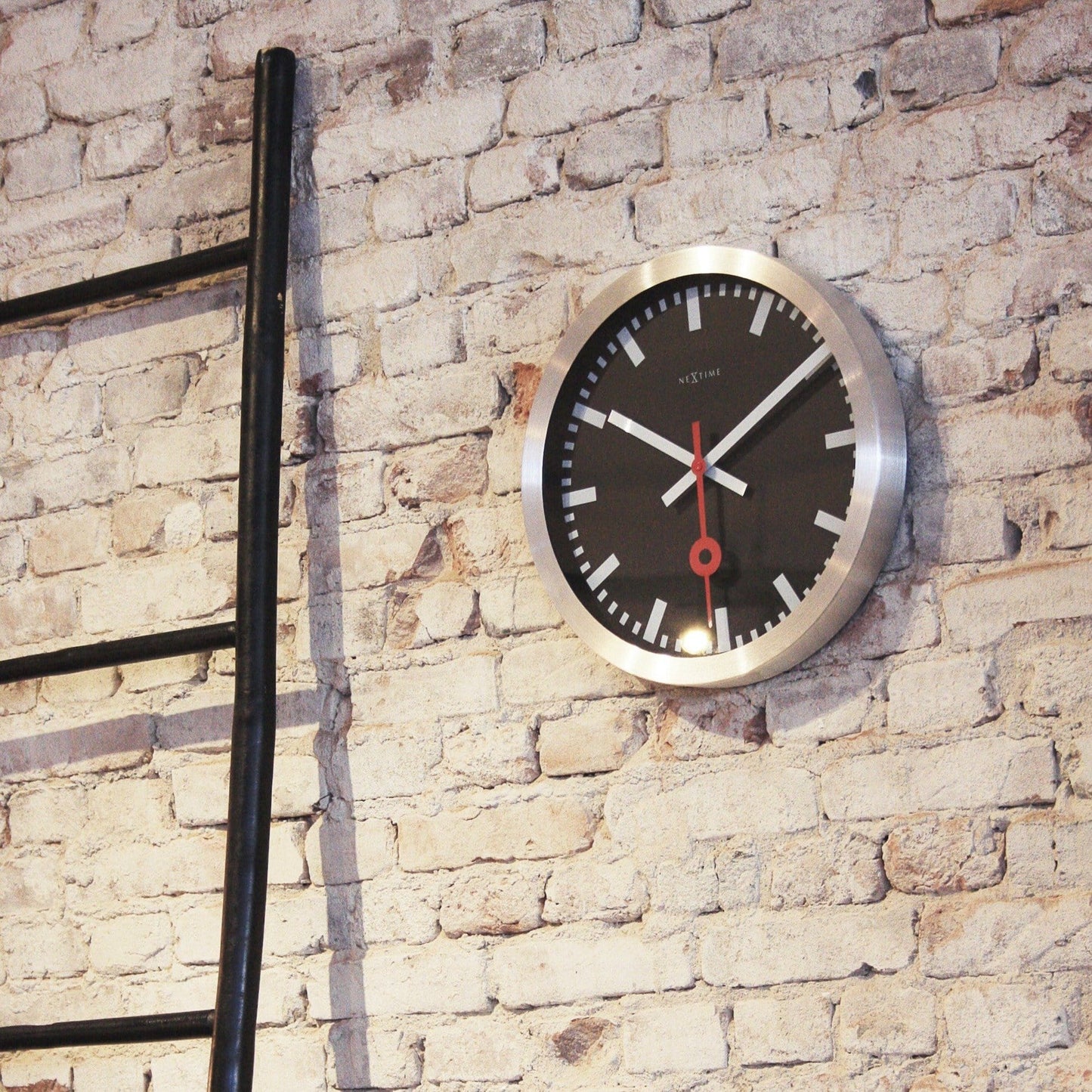 Comnox - Station - Wandklok & Tafeldekstop - Stil, Krachtig Design - Geen Tikkende Geluid - Aluminium - Zwart - Wall Clock