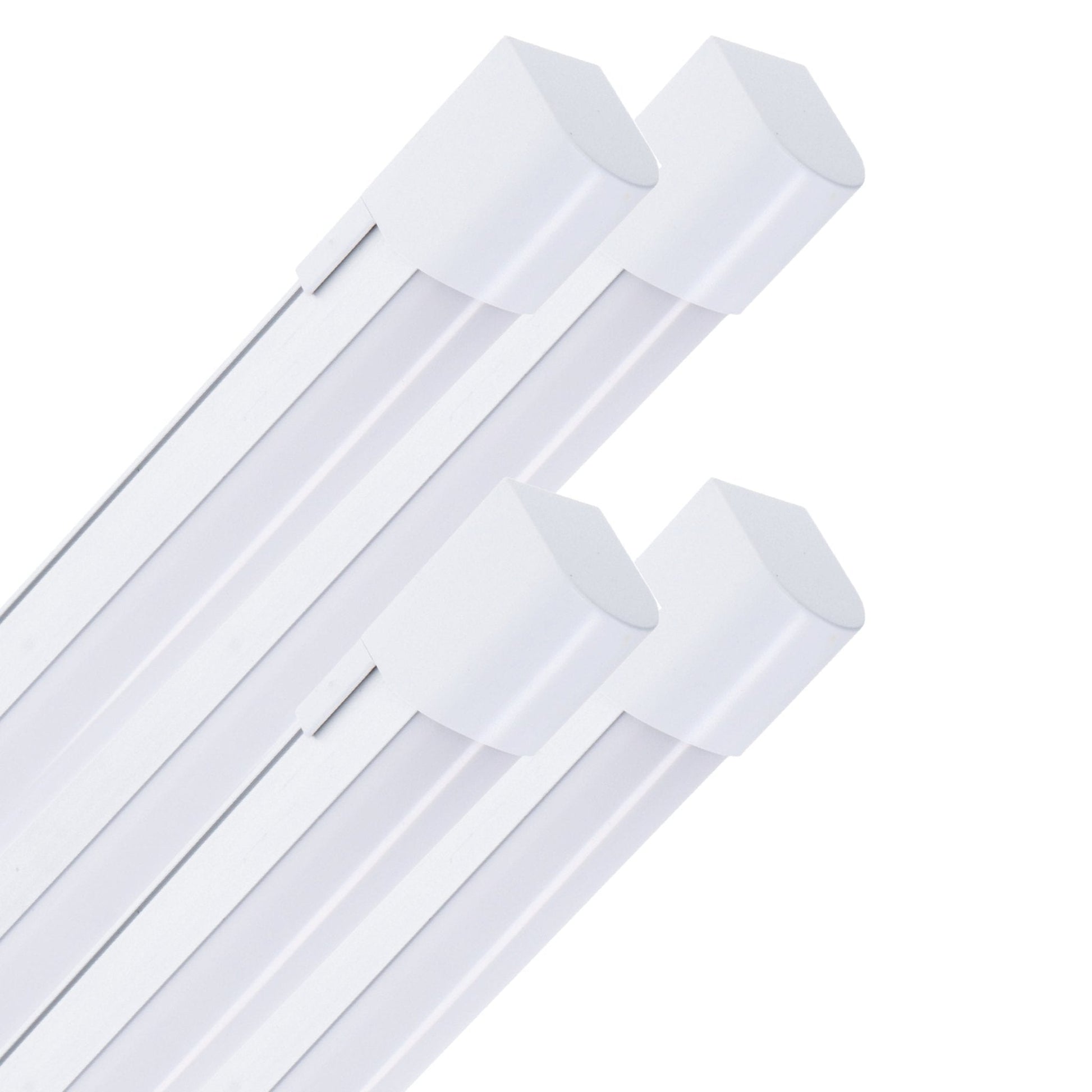 Drie witte LED-lampen met glanzend oppervlak en zichtbare aansluitingen, geschikt voor energiezuinige verlichting in kantoren en huishoudens. Perfect voor moderne, efficiënte verlichtingssystemen.