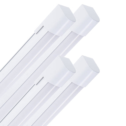 Drie witte LED-lampen met glanzend oppervlak en zichtbare aansluitingen, geschikt voor energiezuinige verlichting in kantoren en huishoudens. Perfect voor moderne, efficiënte verlichtingssystemen.