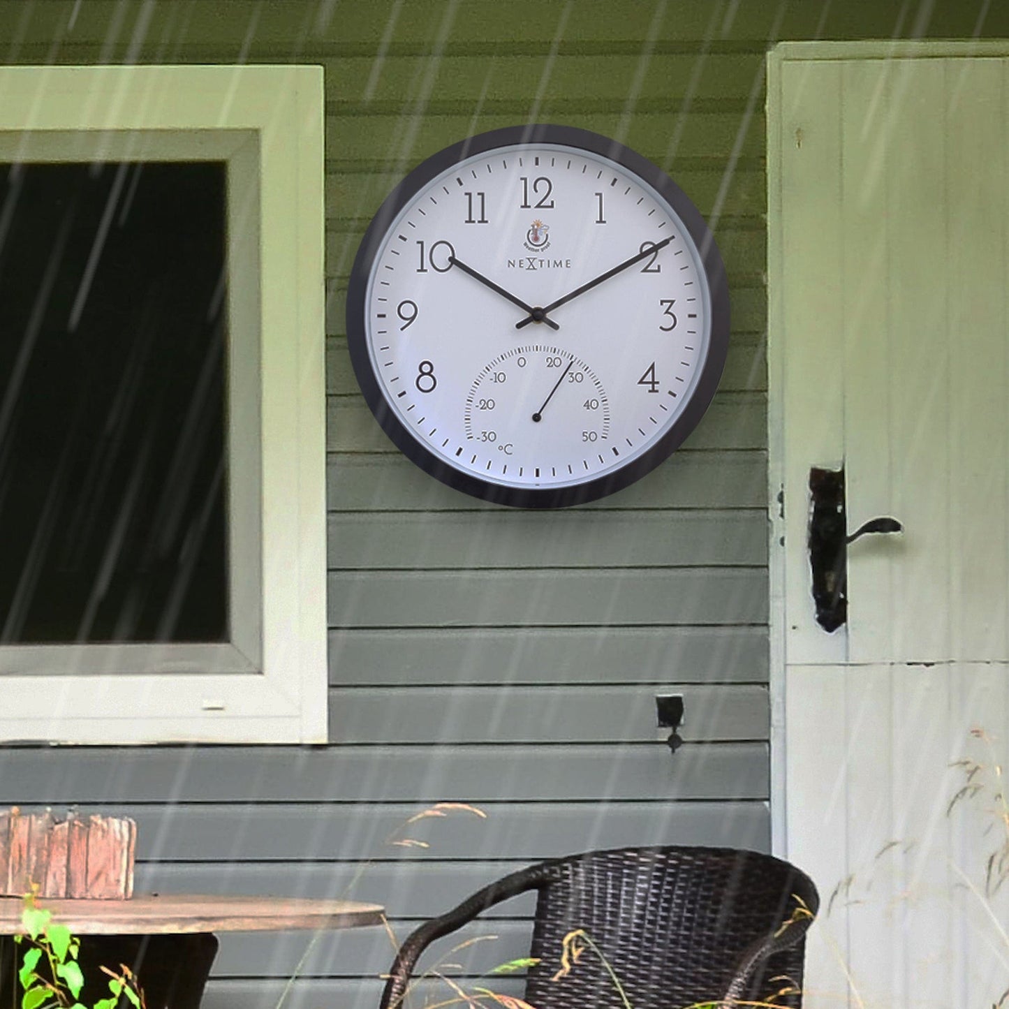 NeXtime Marigold - Weerbestendige wandklok met thermometer - 30.5 cm