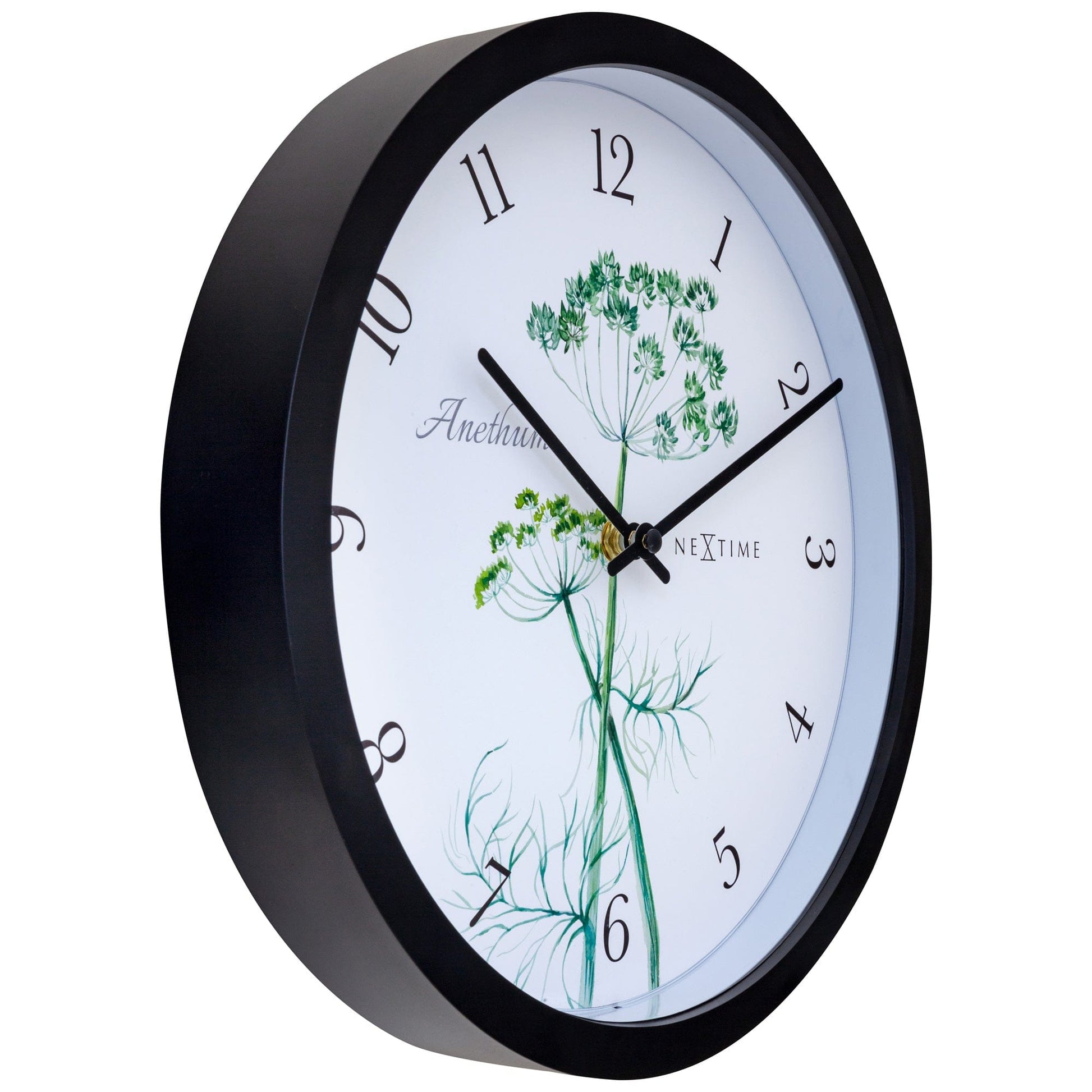 Een wandklok met een zwart frame en een witte wijzerplaat, versierd met een gedetailleerde groene anethus-illustratie. De klok heeft zwarte wijzers en cijfers, ideaal voor een natuurlijke, decoratieve sfeer in woon- of kantoorruimtes.