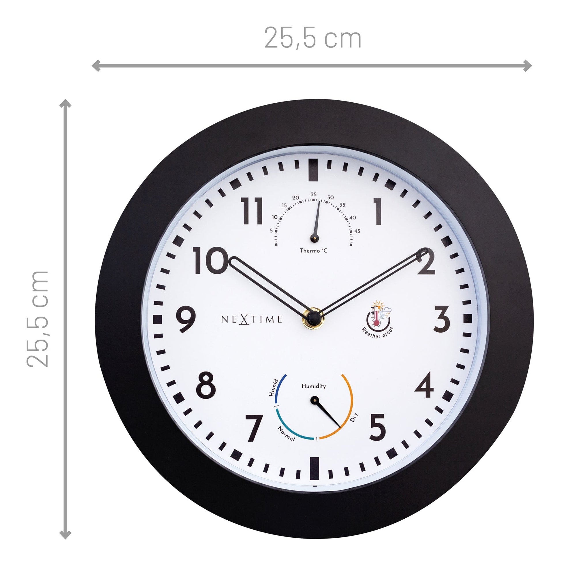 Een zwarte wandklok van Nextime met witte wijzerplaat, grote zwarte cijfers en een thermometer. Inclusief vochtigheidsmeter en weerbestendigheid, ideaal voor huis of kantoor.