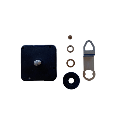 Zwart klokmechanisme met zichtbare zilverkleurige schroef en metalen bevestigingsclip, geschikt voor wand- en tafelklokken. Perfect voor DIY-projecten en reparatie van analoge klokken.