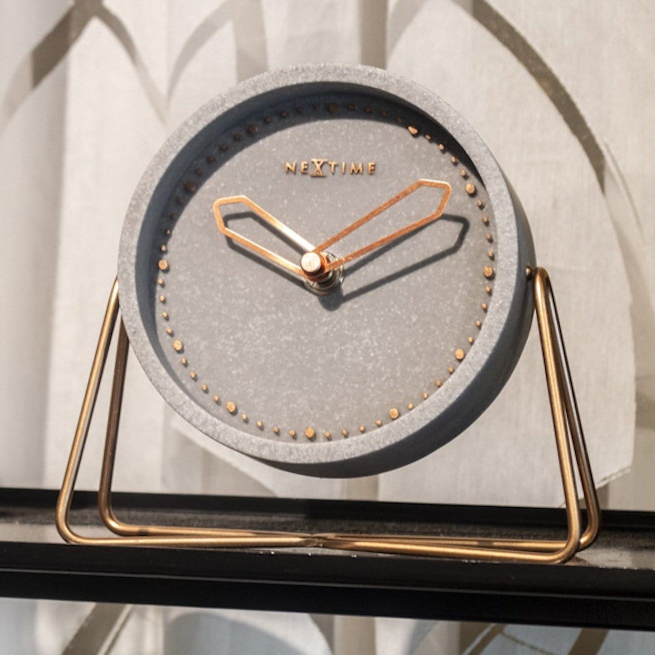 NeXtime Cross Table - Stijlvolle tafelklok met silent movement - 17.5 x 15.5 cm