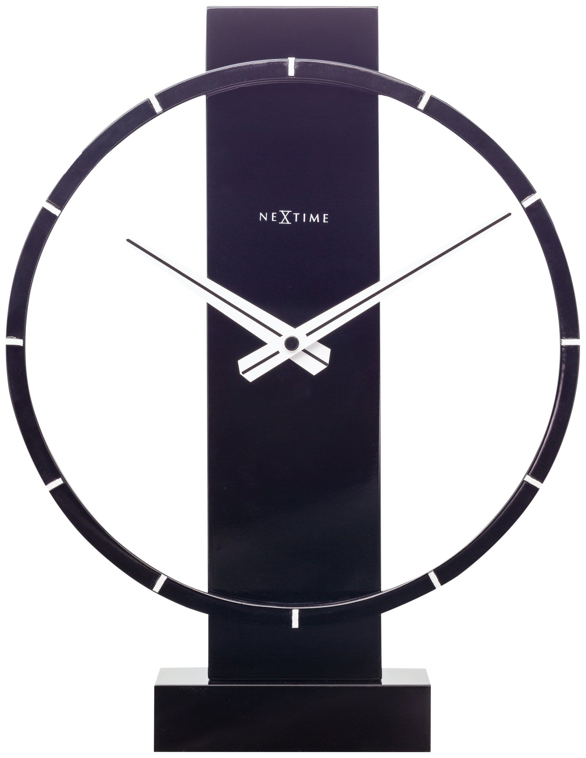 Een moderne, zwarte tafelklok van Nextime met een minimalistisch ontwerp, witte wijzers en een glanzend oppervlak. Perfect voor een stijlvolle woonkamer of kantoordecoratie.