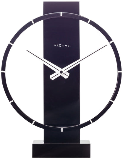 Een moderne, zwarte tafelklok van Nextime met een minimalistisch ontwerp, witte wijzers en een glanzend oppervlak. Perfect voor een stijlvolle woonkamer of kantoordecoratie.