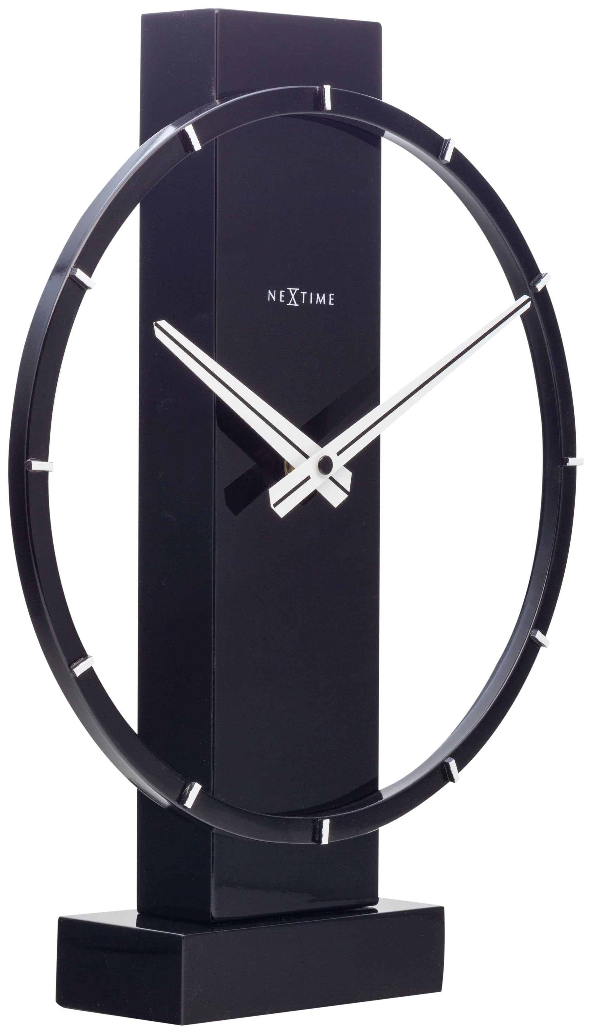 Een moderne, zwarte tafelklok van het merk Nextime met een minimalistisch ontwerp, witte wijzers en een glanzend oppervlak. Perfect voor een stijlvolle woonkamer of kantoordecoratie.