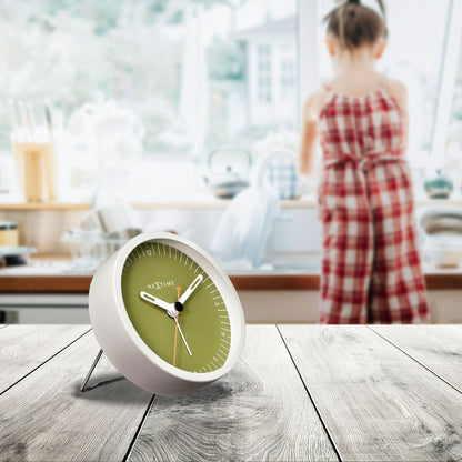 Comnox - Small Table Alarm Clock - Tijdloos Design - Stil en Licht - 9x9x7,5cm - Koperkleurig - Minimalist