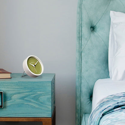 Comnox - Small Table Alarm Clock - Tijdloos Design - Stil en Licht - 9x9x7,5cm - Koperkleurig - Minimalist