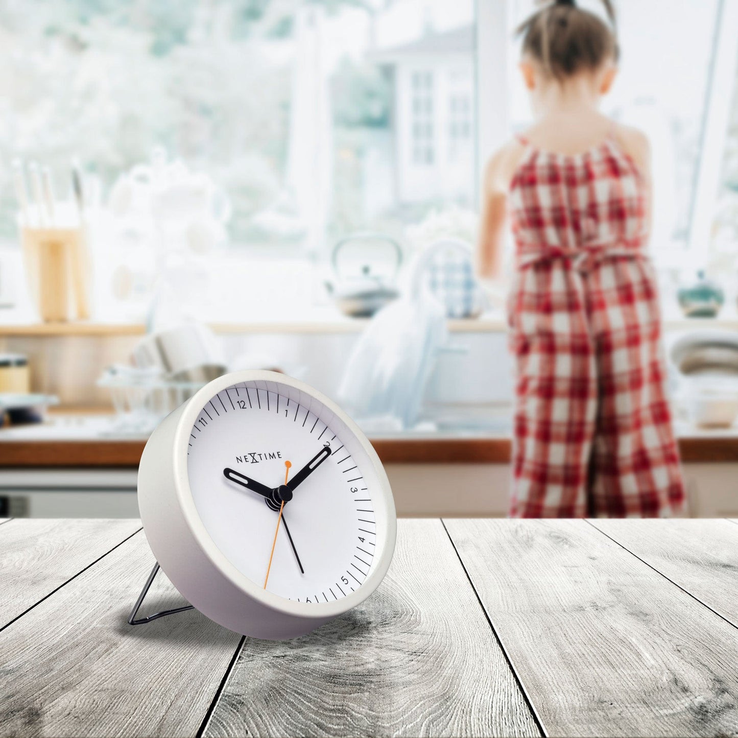 Comnox - Small Table Alarm Clock - Tijdloos Design - Stil en Licht - 9x9x7,5cm - Koperkleurig - Minimalist