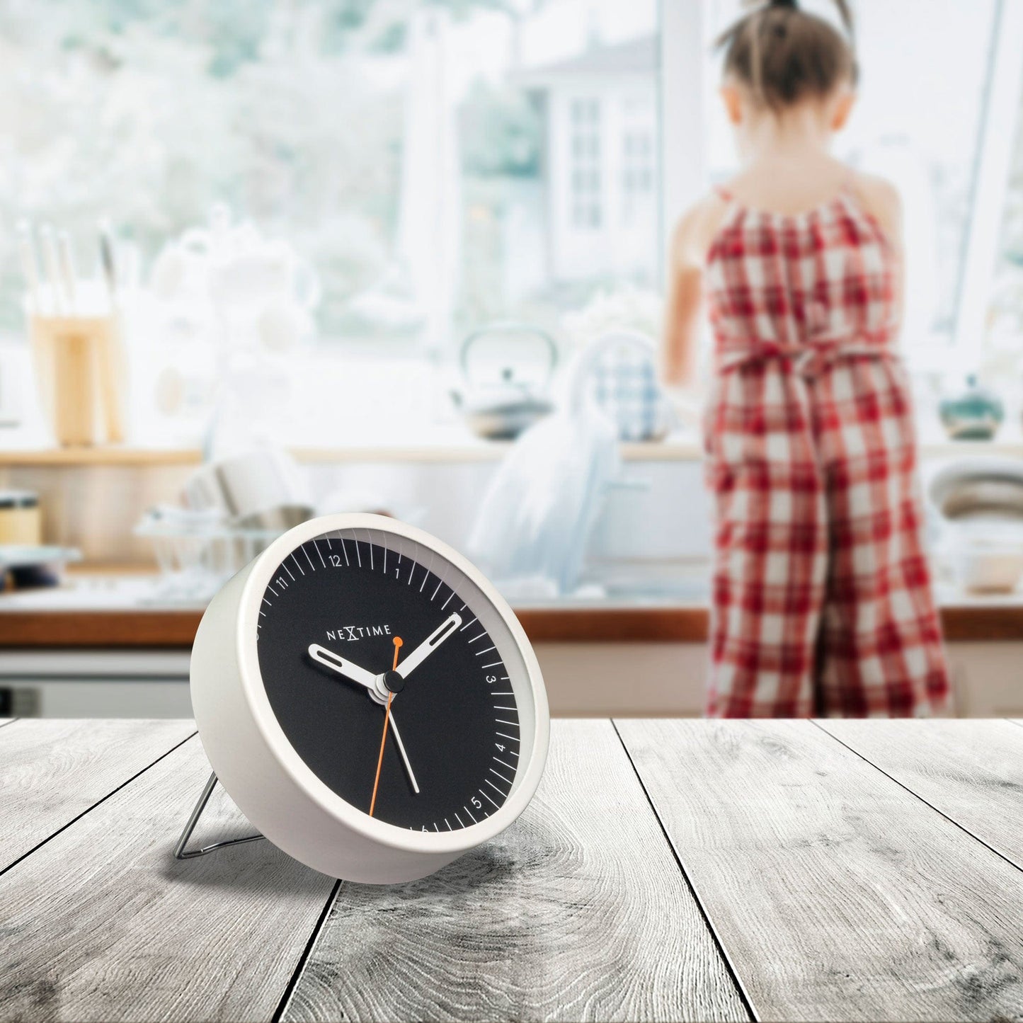 Comnox - Small Table Alarm Clock - Tijdloos Design - Stil en Licht - 9x9x7,5cm - Koperkleurig - Minimalist