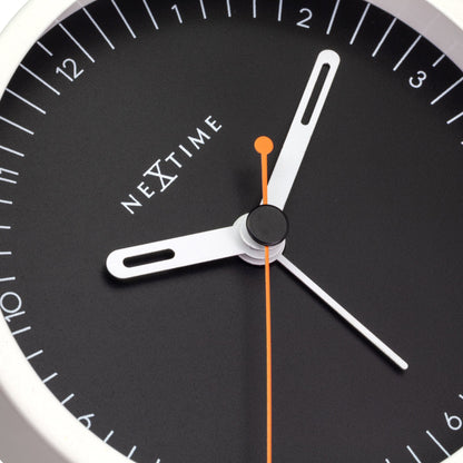 Comnox - Small Table Alarm Clock - Tijdloos Design - Stil en Licht - 9x9x7,5cm - Koperkleurig - Minimalist