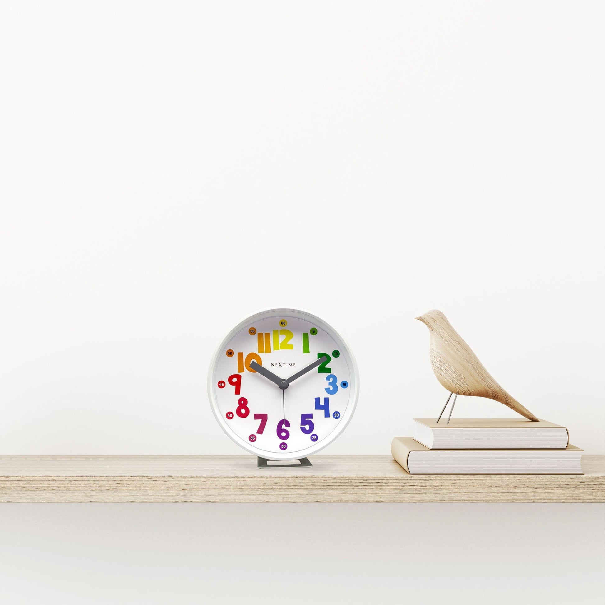 {
  "analysis": "Een minimalistisch interieur met houten vloer in houten vloer in houten vloer in ho