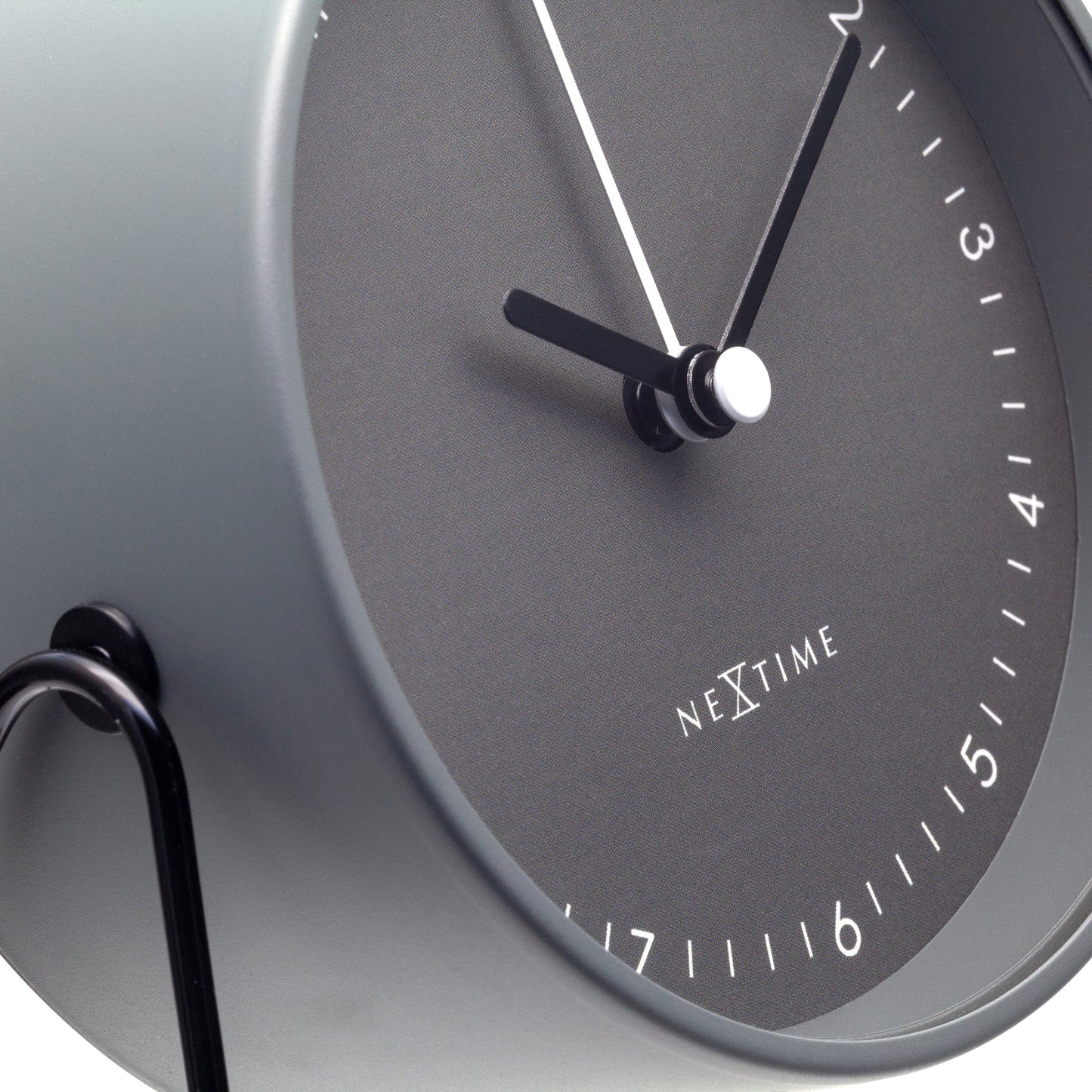 Comnox - Berlin Table Alarm Clock - Rusteloze nachten zonder geluid - Comfortabel en veilig - 14x13x7cm - Staal - AA batterij - Silent alarm