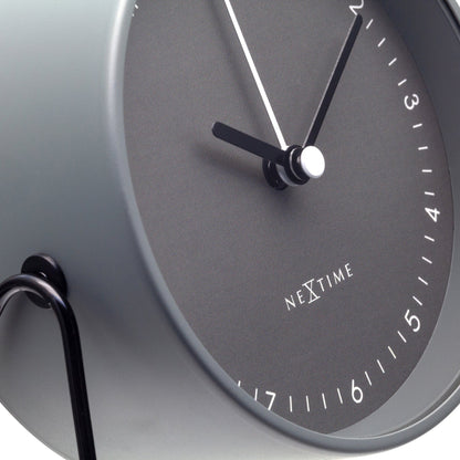 Comnox - Berlin Table Alarm Clock - Rusteloze nachten zonder geluid - Comfortabel en veilig - 14x13x7cm - Staal - AA batterij - Silent alarm
