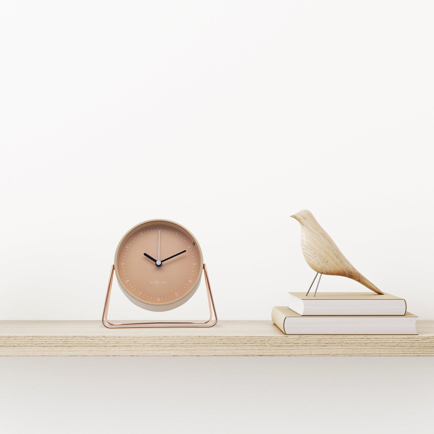 Comnox - Berlin Table Alarm Clock - Rusteloze nachten zonder geluid - Comfortabel en veilig - 14x13x7cm - Staal - AA batterij - Silent alarm