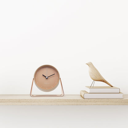 Comnox - Berlin Table Alarm Clock - Rusteloze nachten zonder geluid - Comfortabel en veilig - 14x13x7cm - Staal - AA batterij - Silent alarm