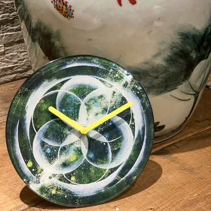 NeXtime Cosmo Table - Stille designklok met kosmisch patroon - 20cm Groen