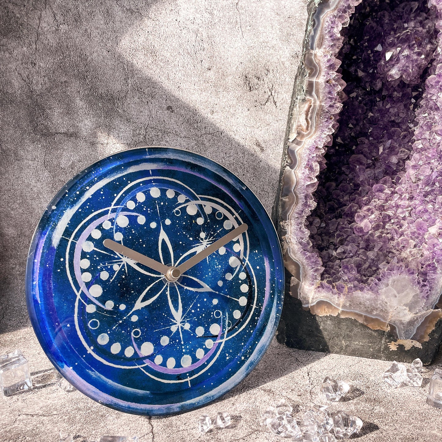 NeXtime Cosmo Table - Stille klok met kosmisch design - 20cm Indigo