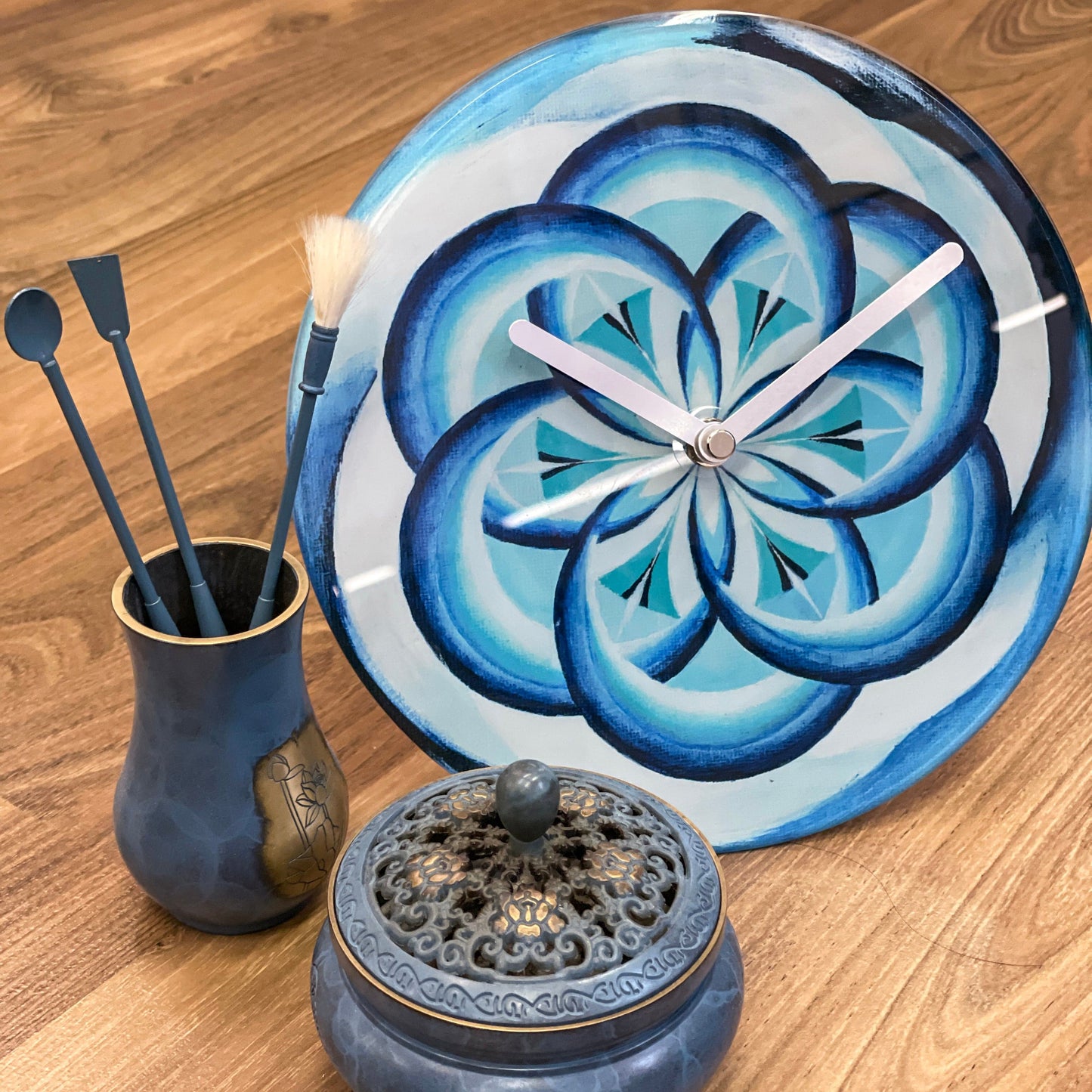 NeXtime Cosmo Table - Stille klok met blauw design - 20cm
