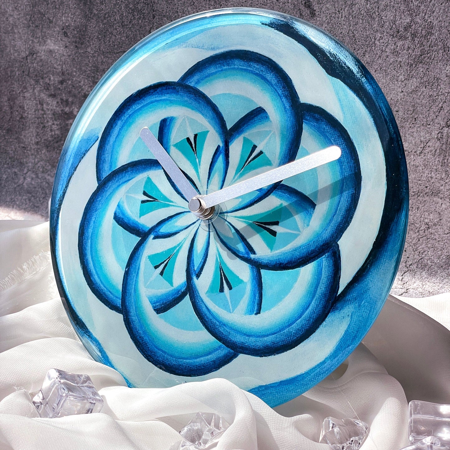 NeXtime Cosmo Table - Stille klok met blauw design - 20cm