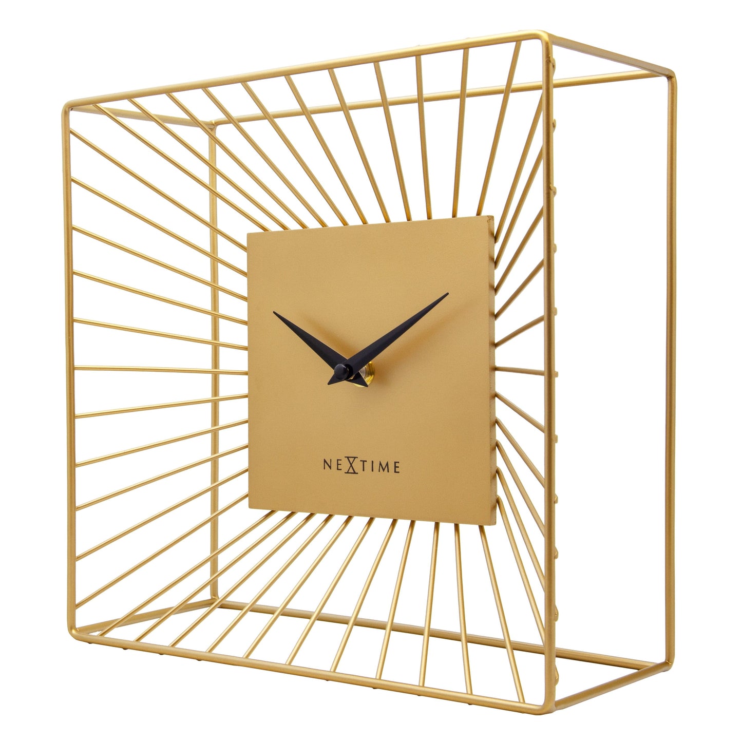 Een goudkleurige wandklok met een minimalistisch ontwerp, een vierkante kast van metaal met zichtbare zonnestralen, en zwarte wijzers. Perfect voor moderne interieurs en als decoratief element in woon- of kantoorruimtes.