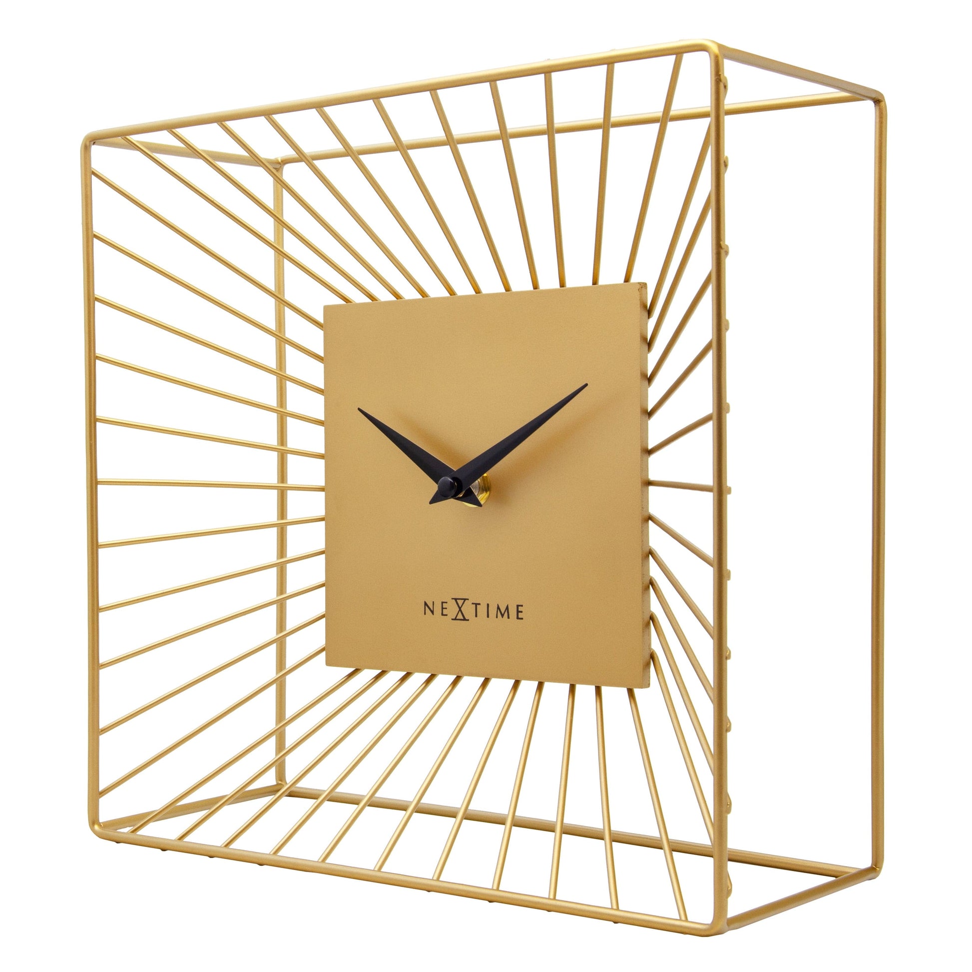 Een goudkleurige wandklok met een minimalistisch ontwerp, een vierkante kast van metaal met zichtbare zonnestralen, en zwarte wijzers. Perfect voor moderne interieurs en als decoratief element in woon- of kantoorruimtes.
