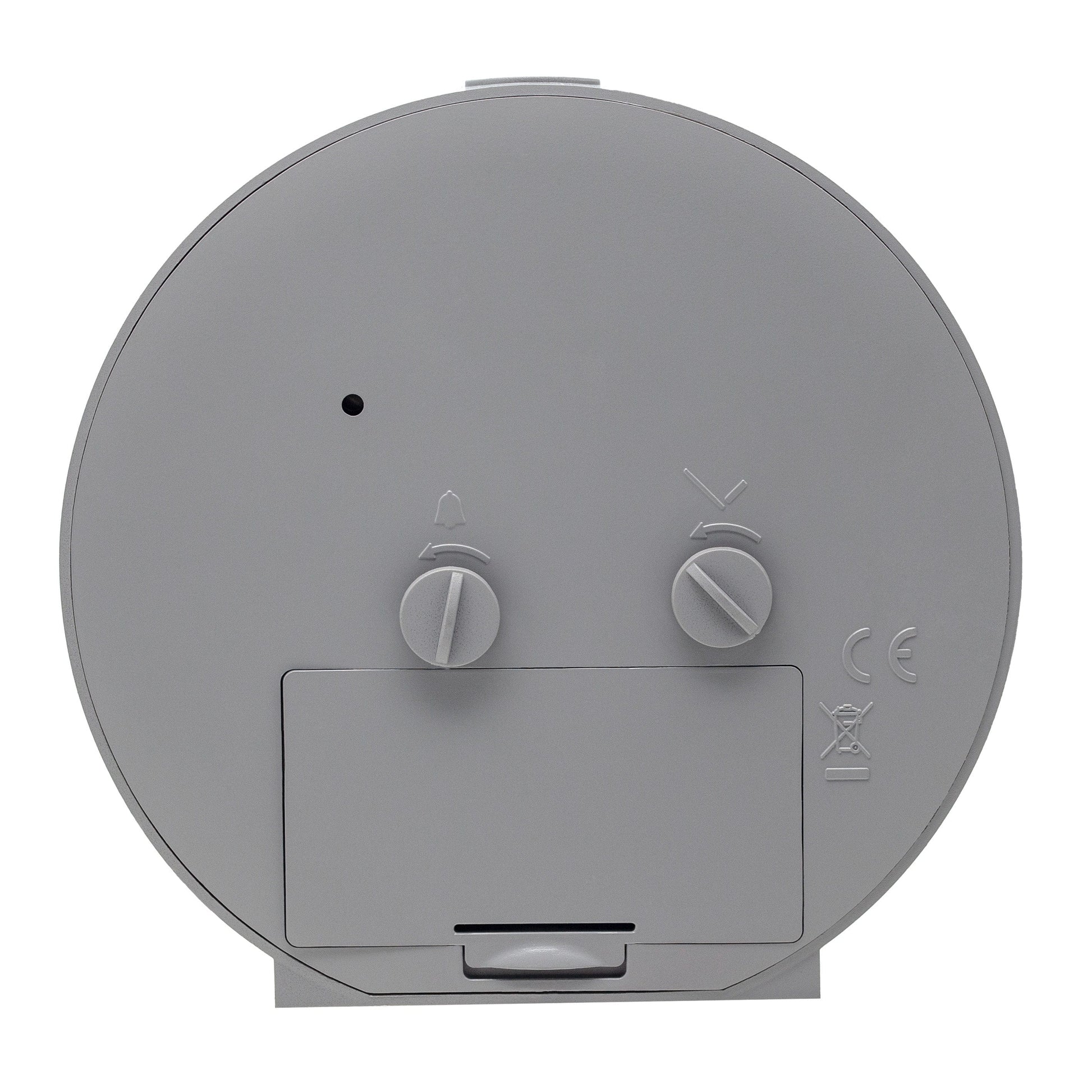 Een moderne, zilverkleurige wekker met een lichtgrijze wijzerplaat en witte cijfers. De zwarte wijzers en oranje secondewijzer accentueren de minimalistische stijl, geschikt voor slaapkamer of kantoor.