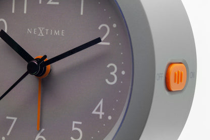 NeXtime Circle - Stille tafelwekker met lichtgevende wijzerplaat