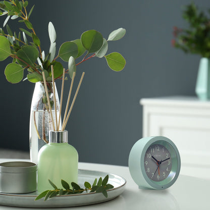 NeXtime Circle - Stille tafelwekker met lichtgevende wijzerplaat