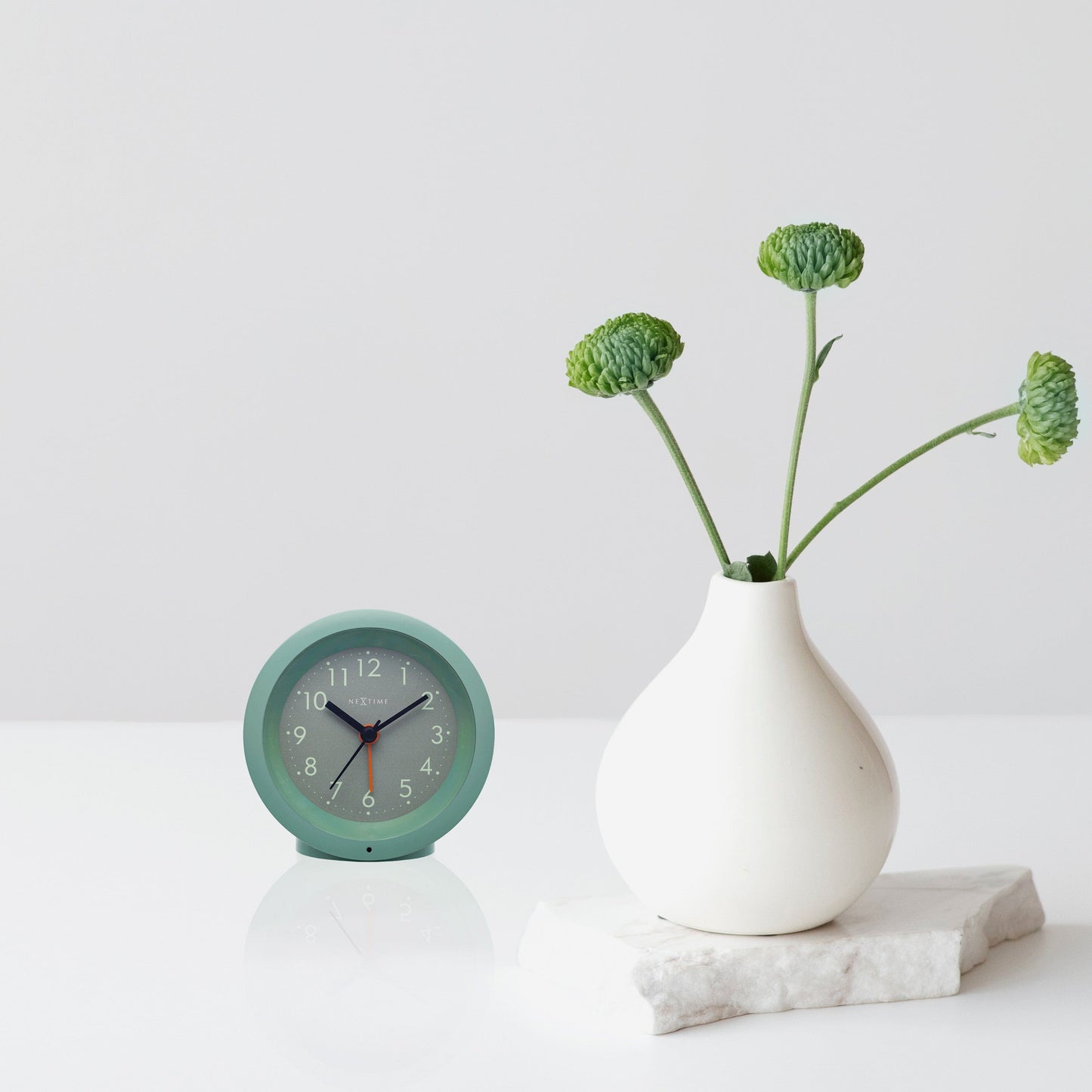 NeXtime Circle - Stille tafelwekker met lichtgevende wijzerplaat