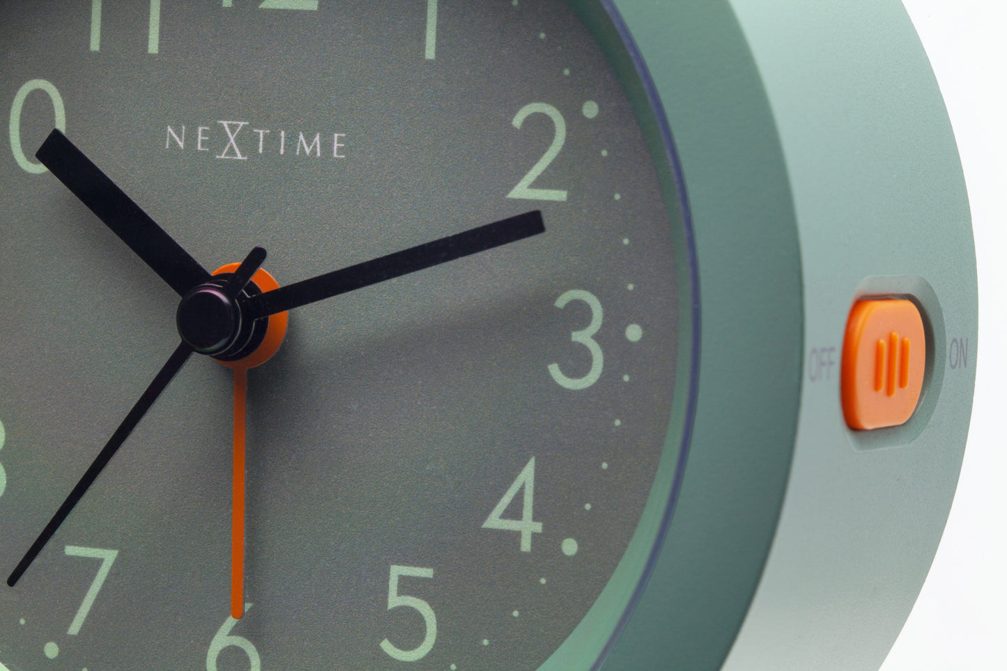 NeXtime Circle - Stille tafelwekker met lichtgevende wijzerplaat
