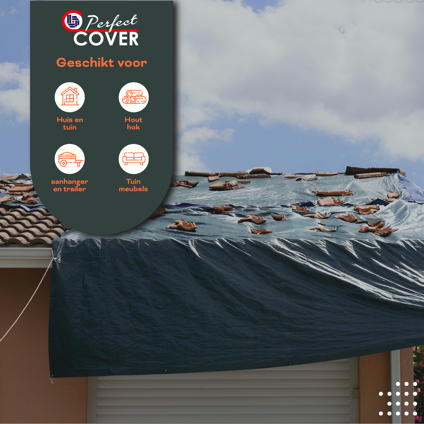 Zwart, waterdicht dekzeil van Perfect Cover, gefold met zichtbare metalen oogjes en een label met UV- en weerbestendigheidsindicaties, geschikt voor tuin- en bouwprojecten.