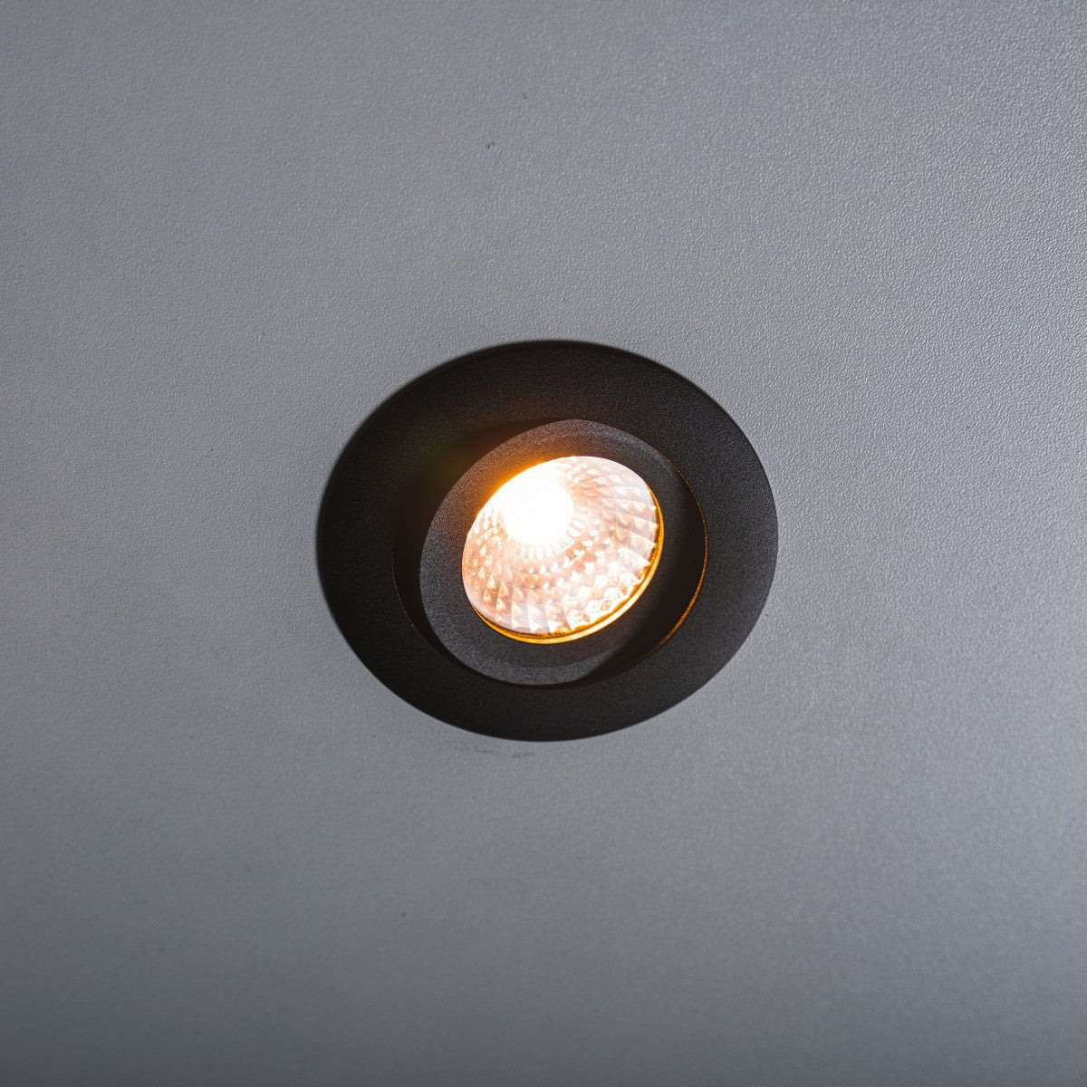 Comnox - Dimtowarm LED Inbouwspot Zwart - Warm wit licht - Dimbaar en kantelbaar - Ø 68mm - IP44 - Binnen & Buiten