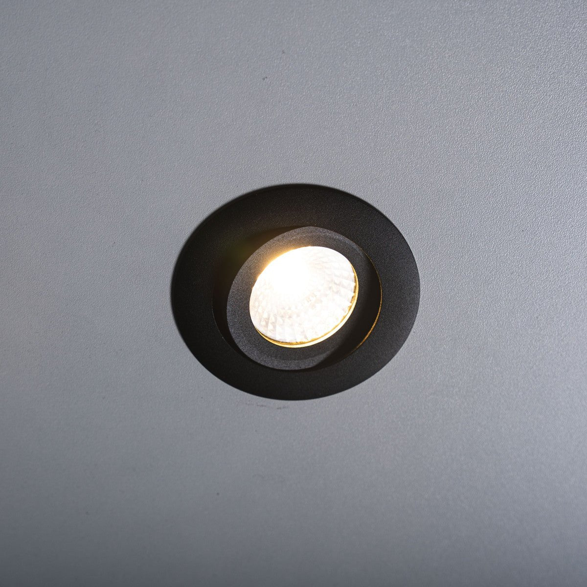 Comnox - DimToWarm LED Inbouwspot Zwart - Dimbaar Warm Wit Licht - Ø68mm Kantelbaar - IP44